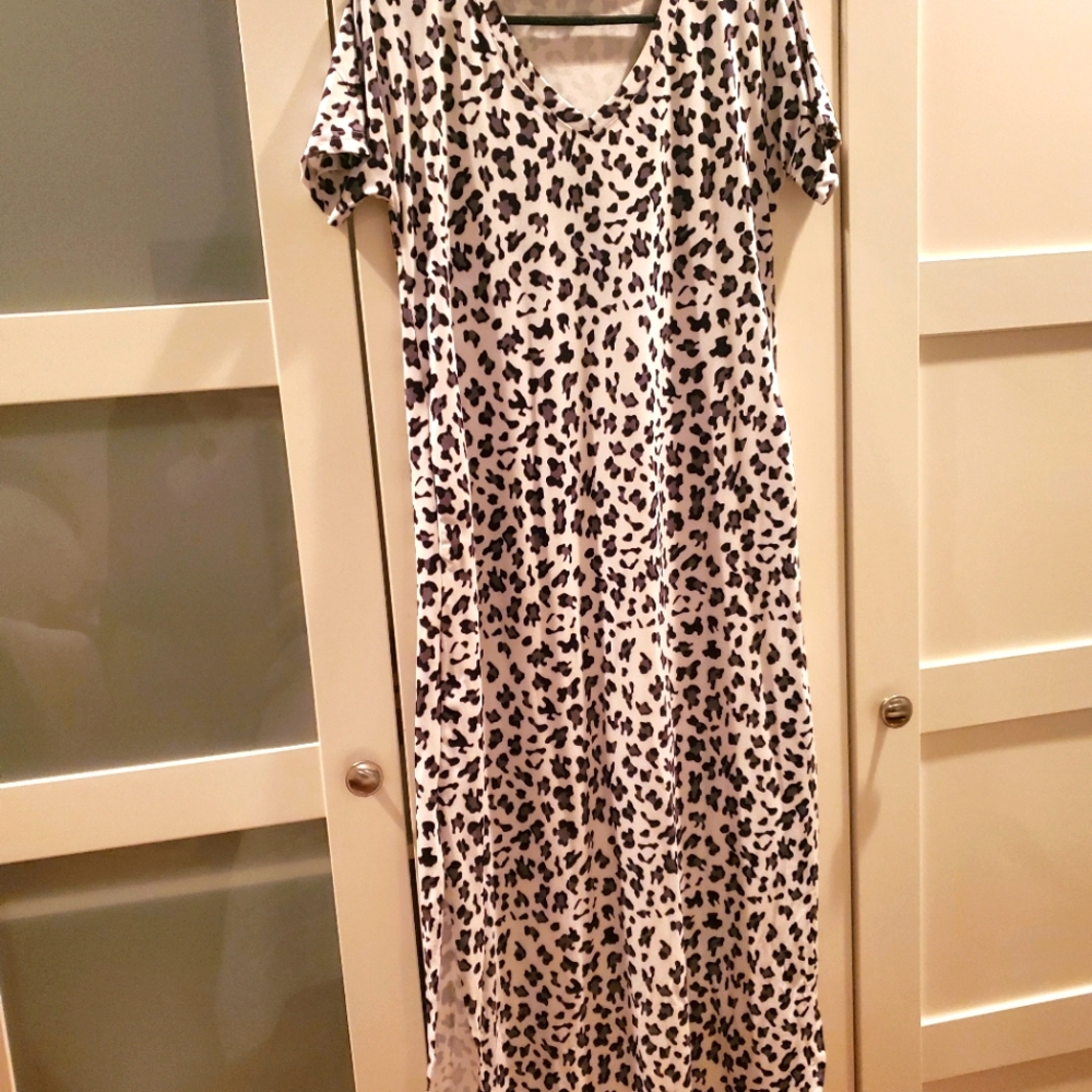 Maxi long COMFORTABLE dress.  Tie up the front for another look!